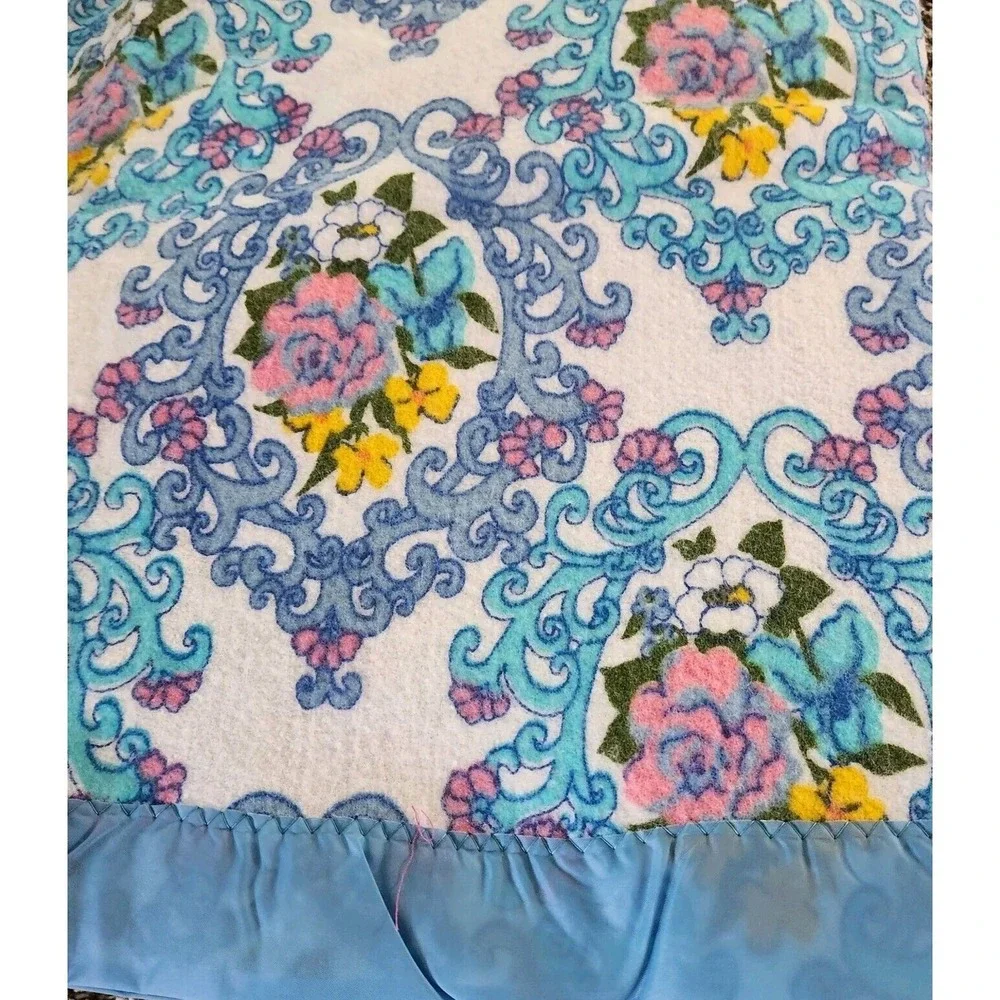 JC Penney Fashion‎ Manor Floral Blue Satin Trim Blanket Twin Full Vintage